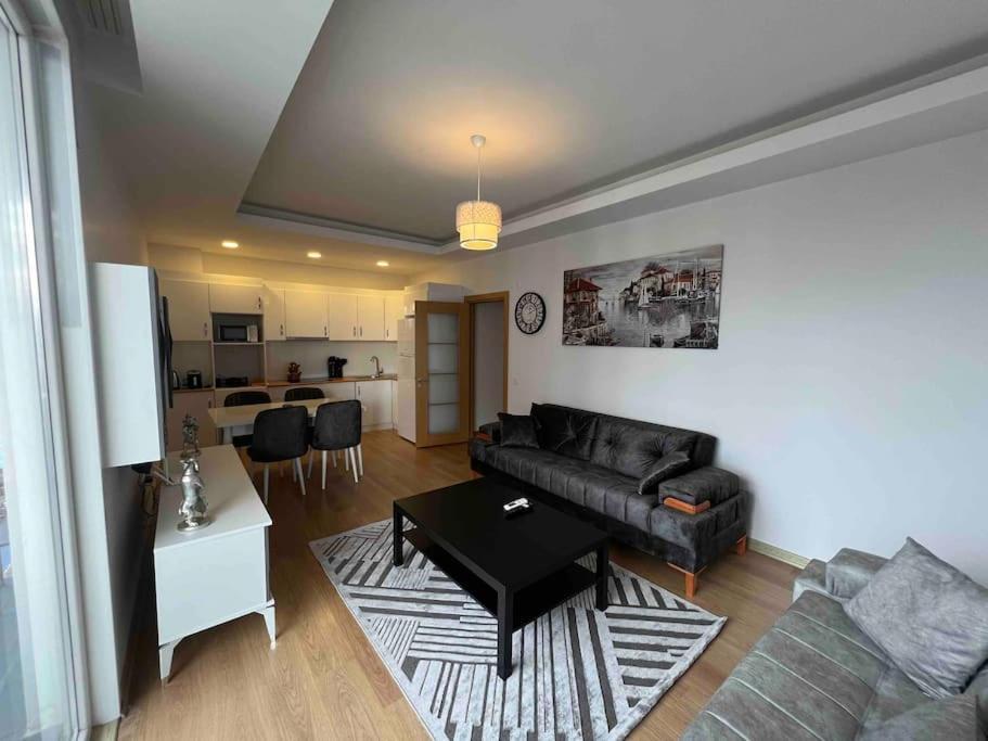 Cozy Homes - 2 & 1 Living