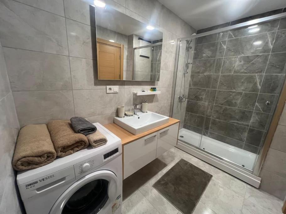 Cozy Homes - 2 & 1 Living Daire